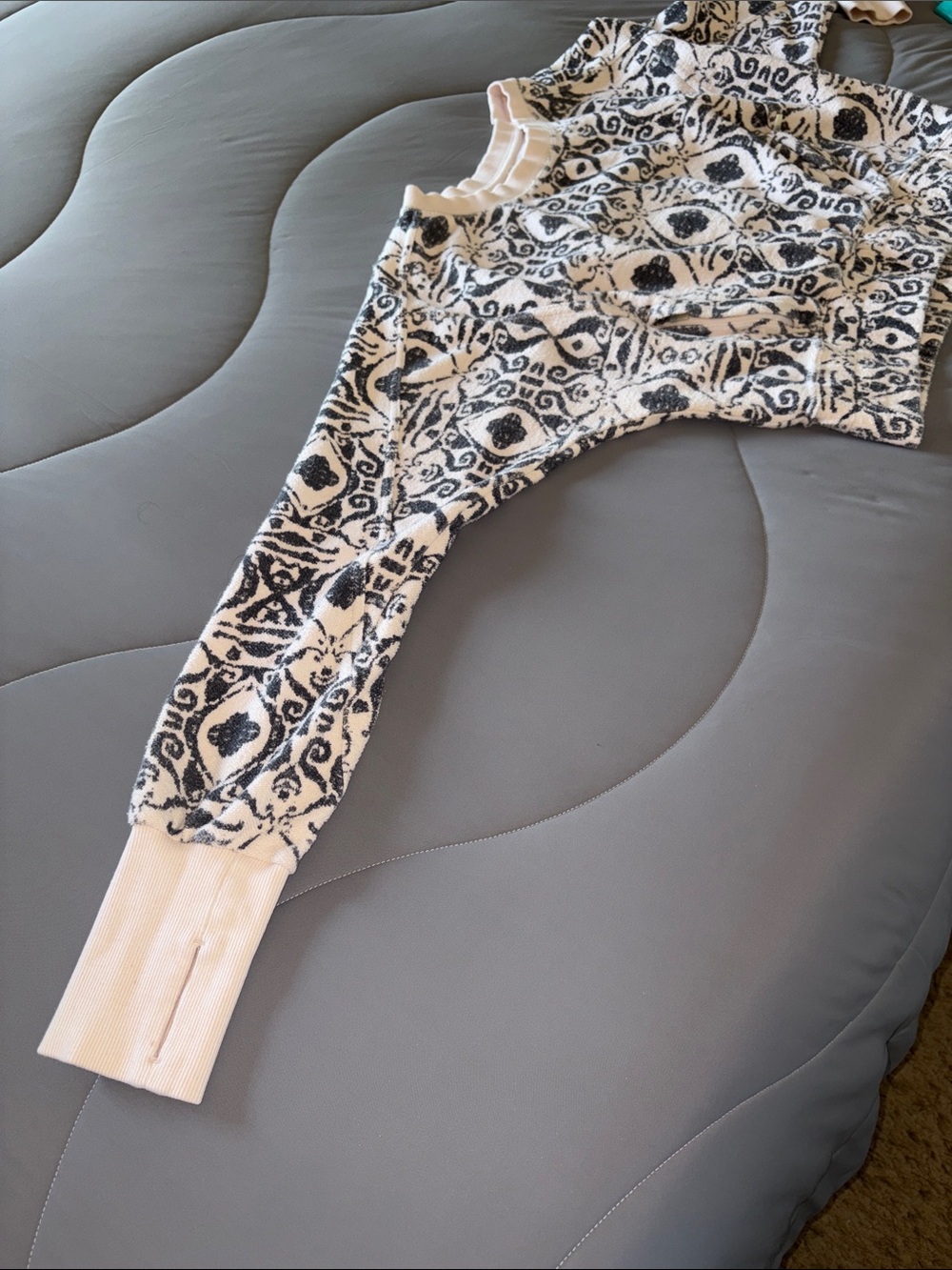 Free People Movement Women’s Long Sleeve Black & Cream Patterned Crop Top M - Picture 7 of 11
